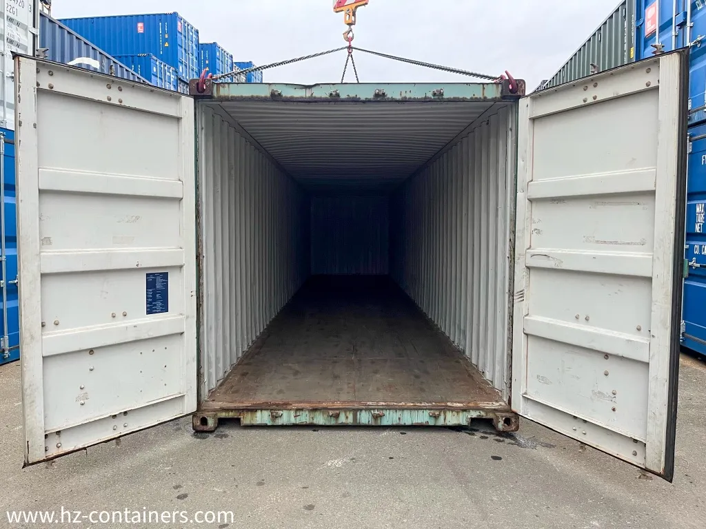 Verlassener Container 40 ft, HZKU 477 818-9