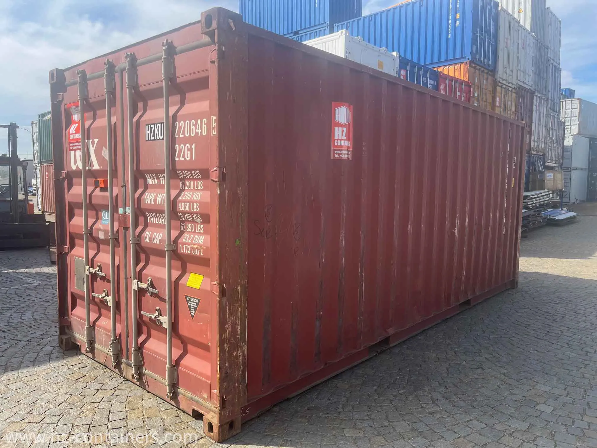 Vyrazeny-20stopovy-kontejner-na-prodej