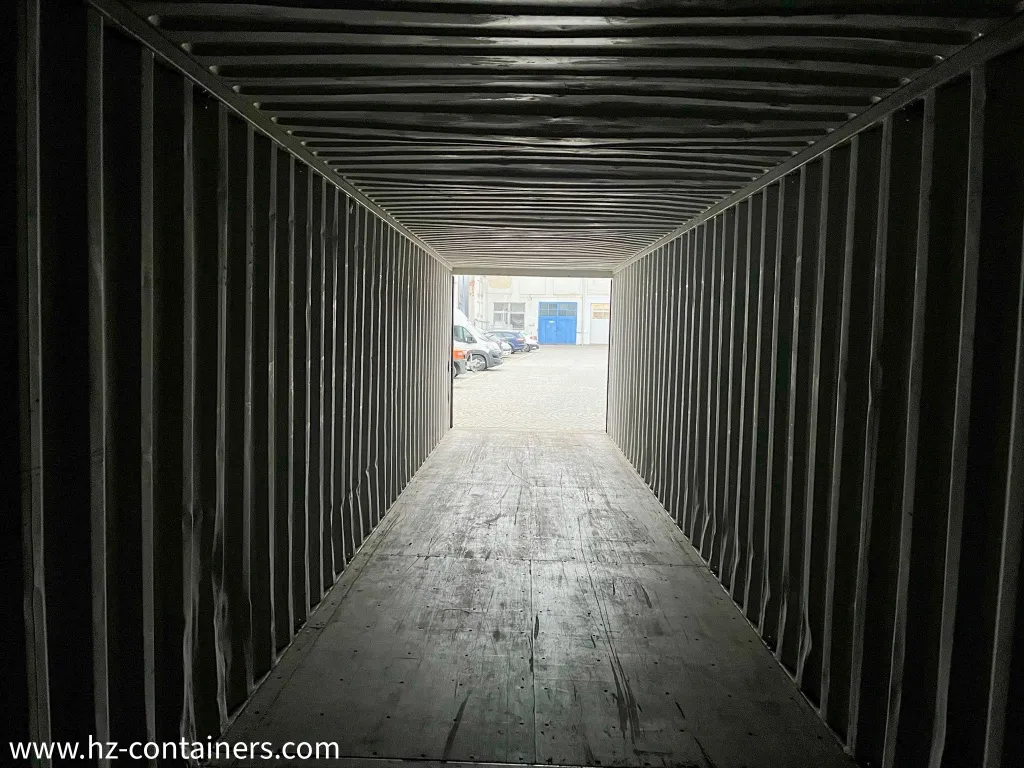 Verlassener Container 40 ft, HZKU 477 818-9