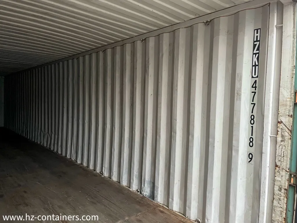 Verlassener Container 40 ft, HZKU 477 818-9