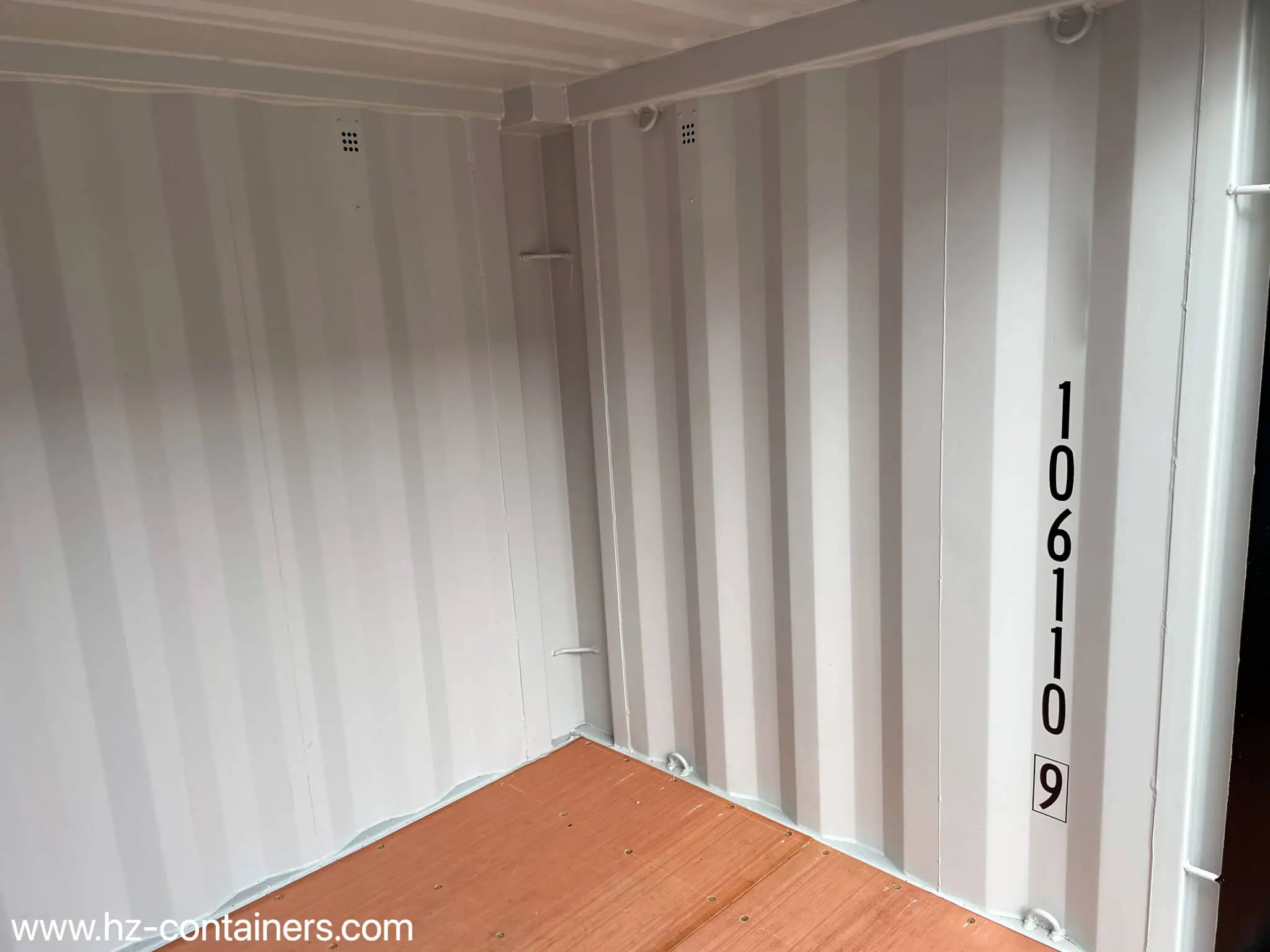 Kleiner 6′ Lagercontainer – Idealer Helfer auf der Baustelle, 106 110-9